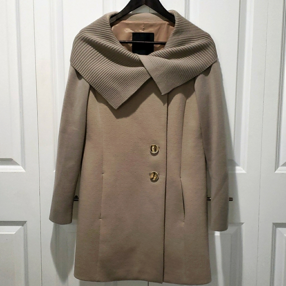 DEMOO PARKCHOONMOO coat.